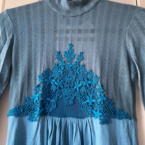 FREE PEOPLE Vintage Top Long Sleeve Keyhole Back front Lace Detail Size S - Picture 2 of 12